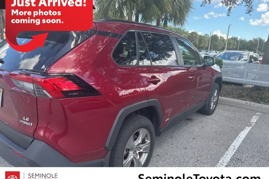 2023 Toyota RAV4 Hybrid LE photo 1