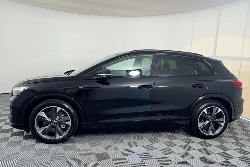 2024 Audi Q4 E-tron Premium Plus photo 1