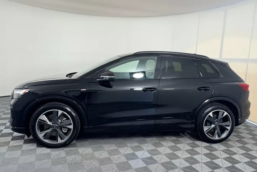 2024 Audi Q4 E-tron Premium Plus photo 1