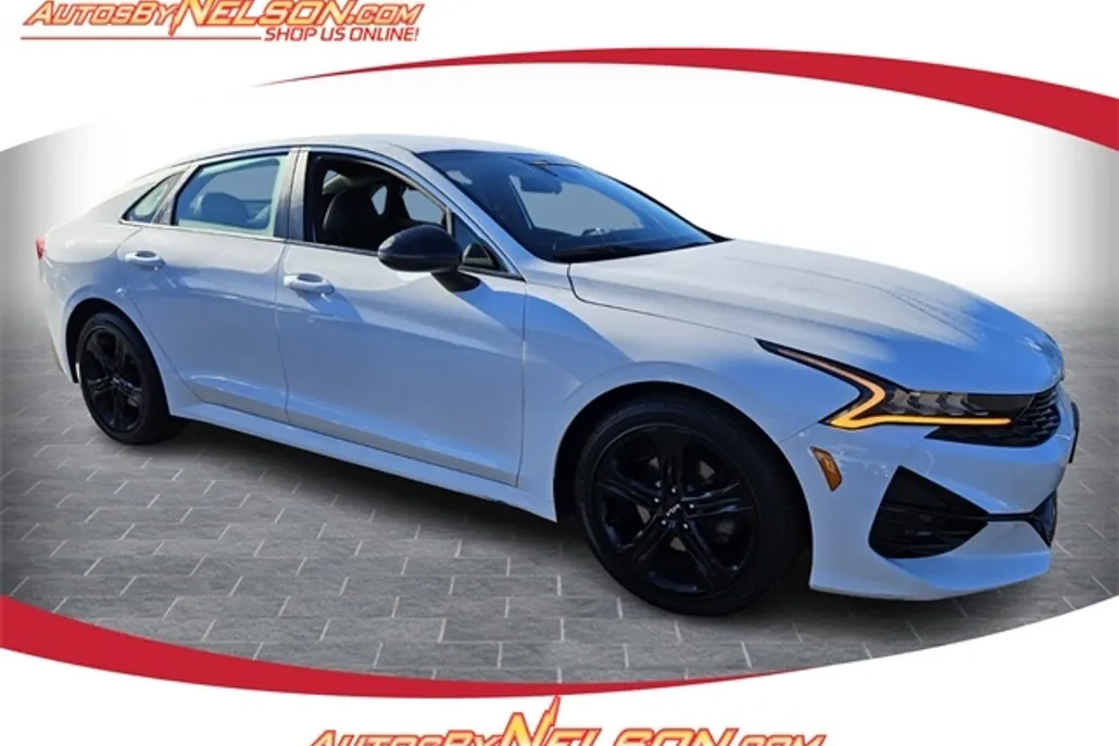 2022 Kia K5 GT-Line photo 1