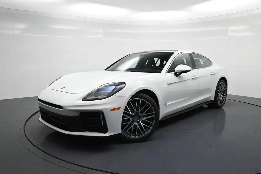 2025 Porsche Panamera 4 photo 1