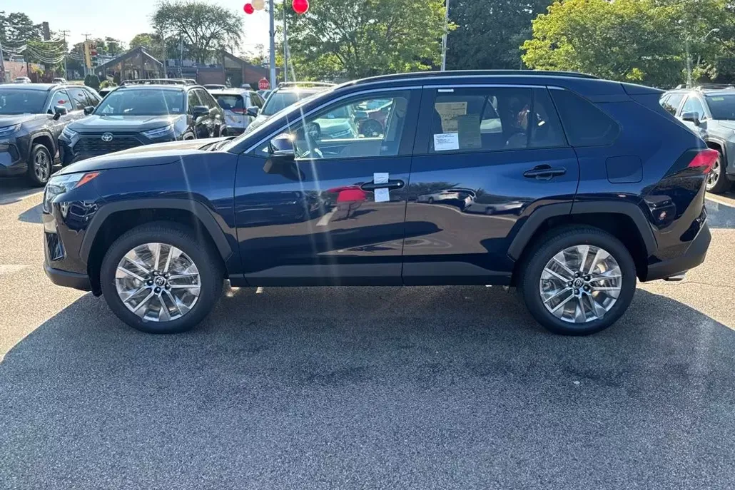 2025 Toyota RAV4 XLE Premium photo 1