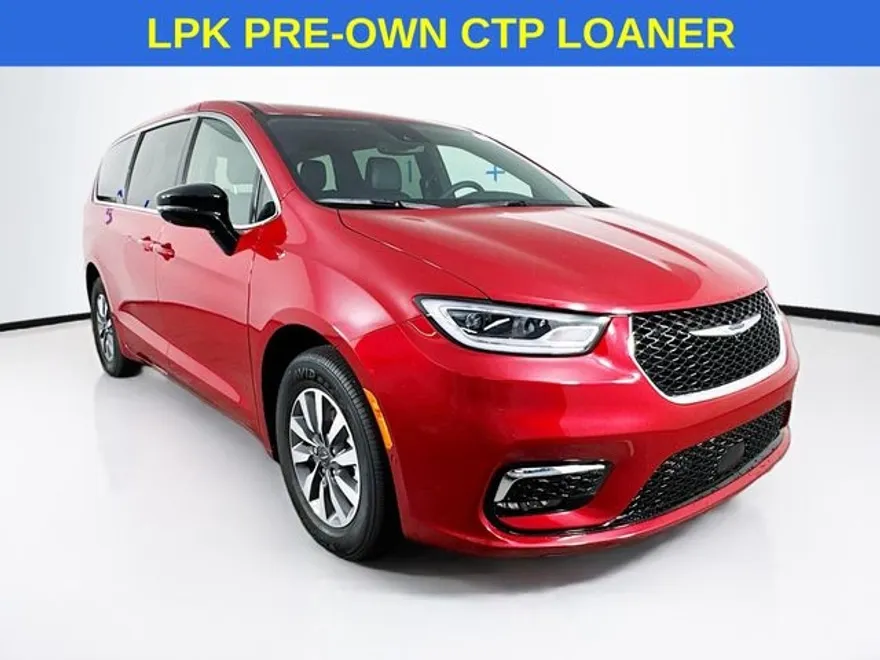 2025 Chrysler Pacifica Hybrid photo 1