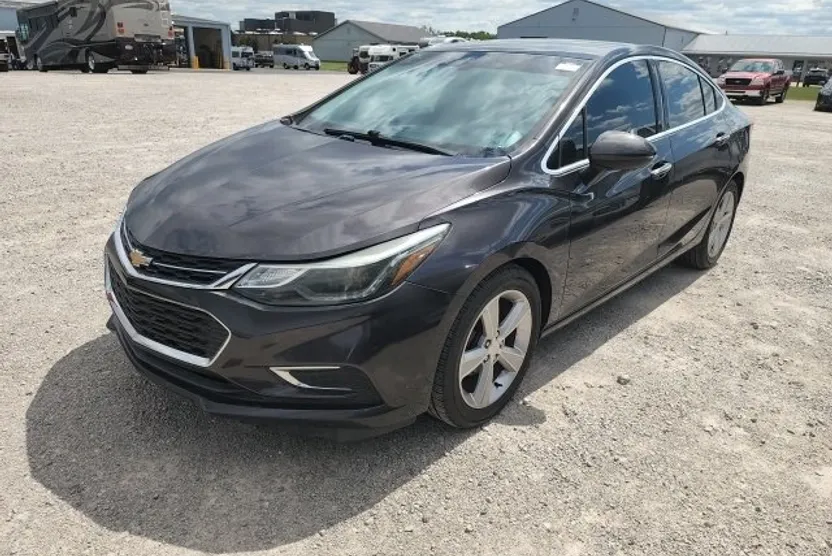 2017 Chevrolet Cruze Premier photo 1