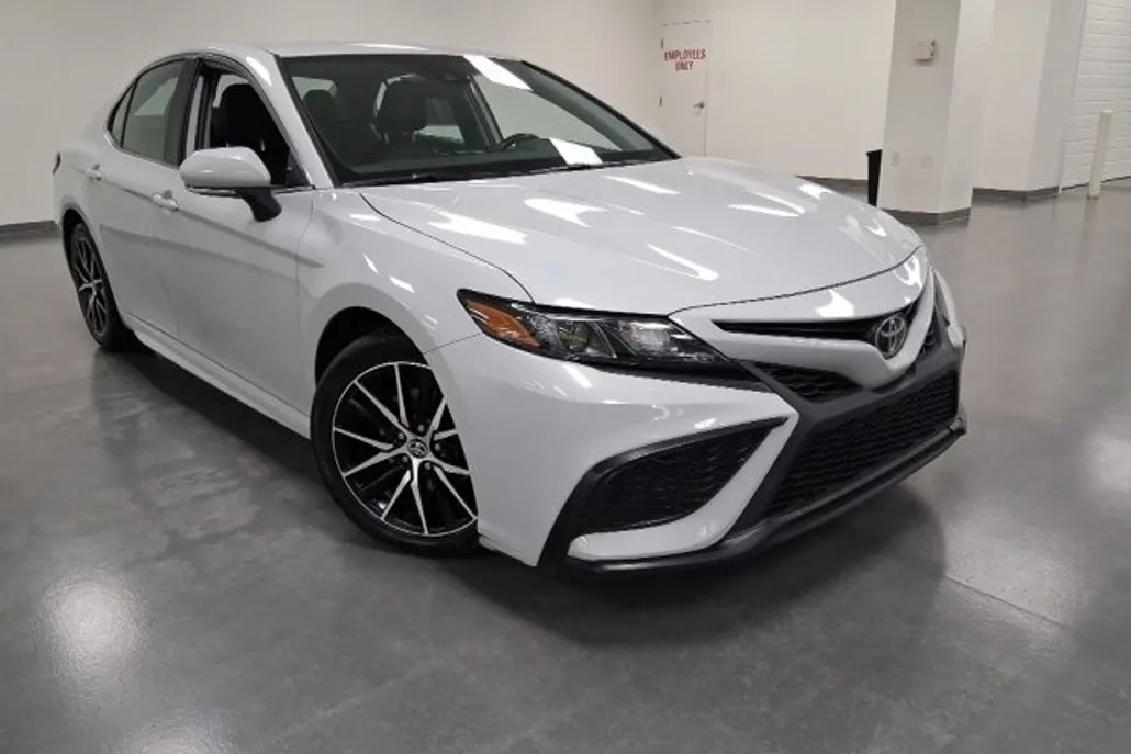 2023 Toyota Camry SE photo 1