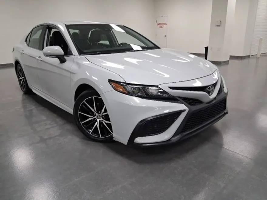 2023 Toyota Camry SE photo 1