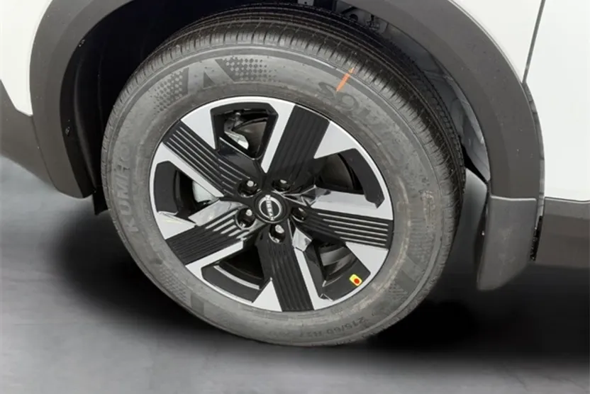 2025 Nissan Kicks SV photo 1