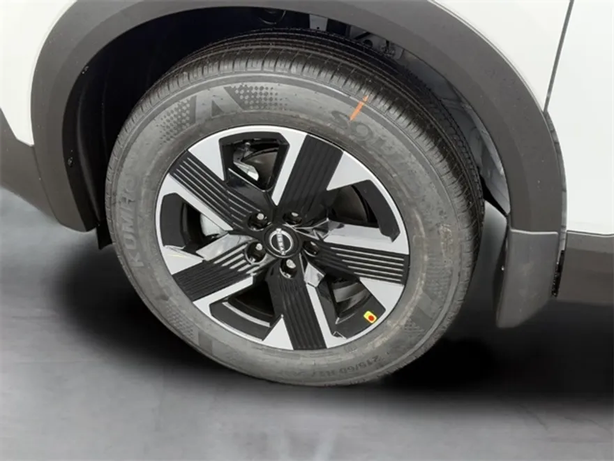 2025 Nissan Kicks SV photo 1
