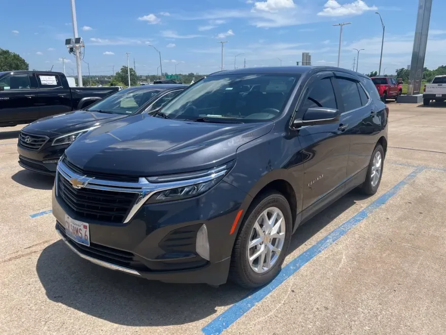 2022 Chevrolet Equinox LT photo 1