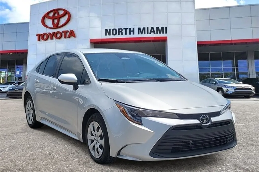 2023 Toyota Corolla LE photo 1