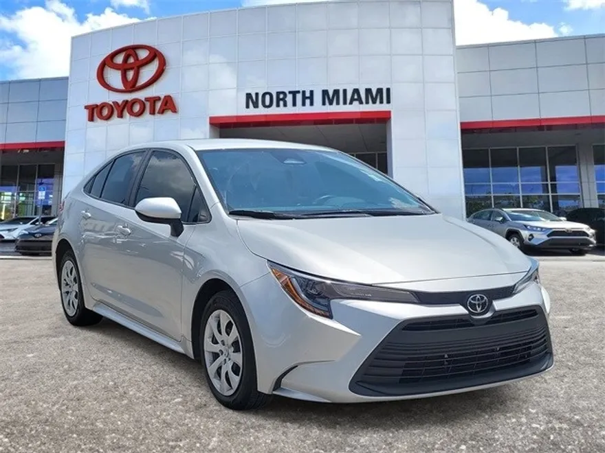 2023 Toyota Corolla LE photo 1