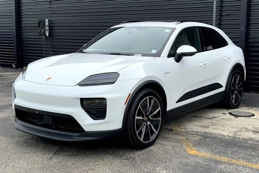 2025 Porsche Macan 4 Electric photo 1