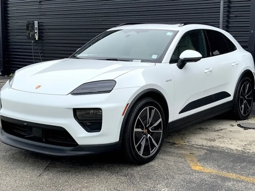 2025 Porsche Macan 4 Electric photo 1