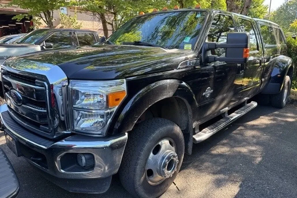 2016 Ford F-350 Lariat photo 1