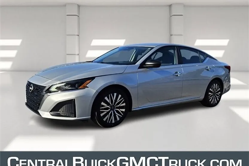2024 Nissan Altima 2.5 SV photo 1