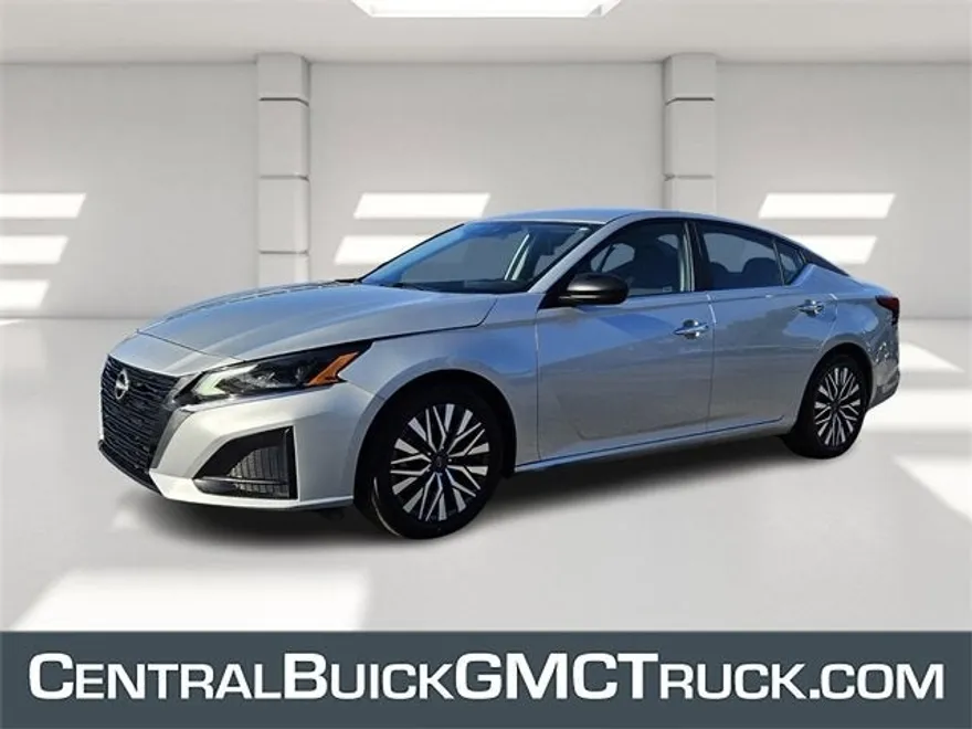 2024 Nissan Altima 2.5 SV photo 1