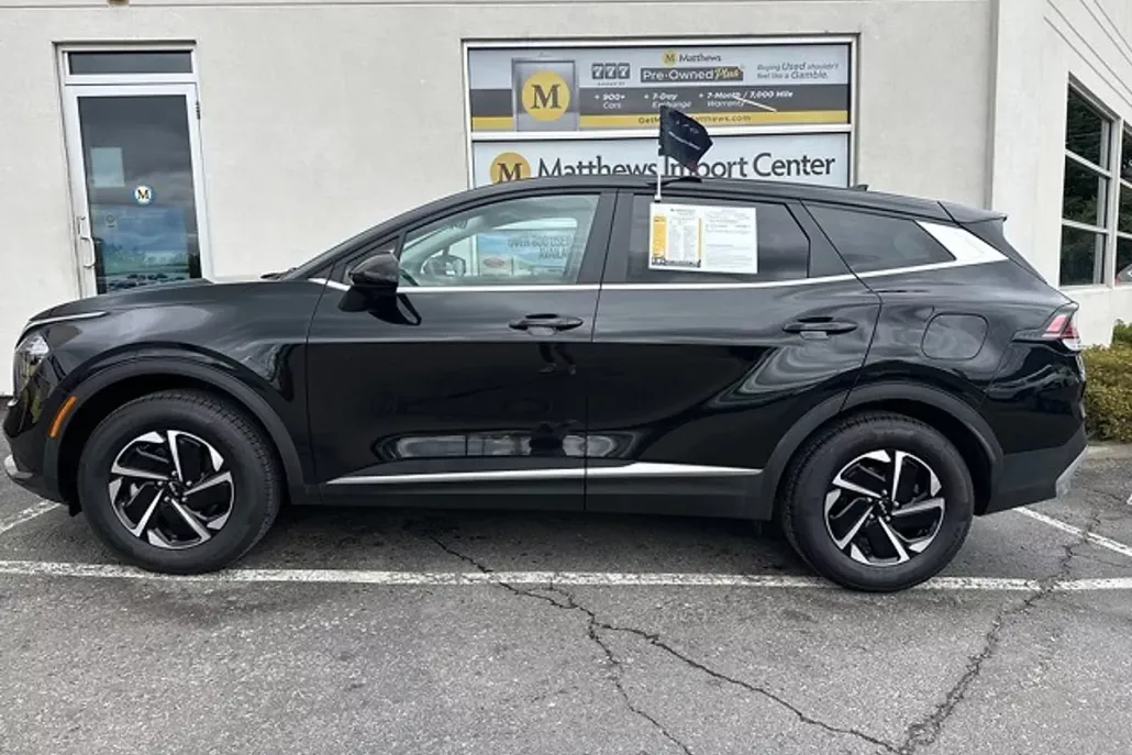 2023 Kia Sportage Hybrid LX photo 1