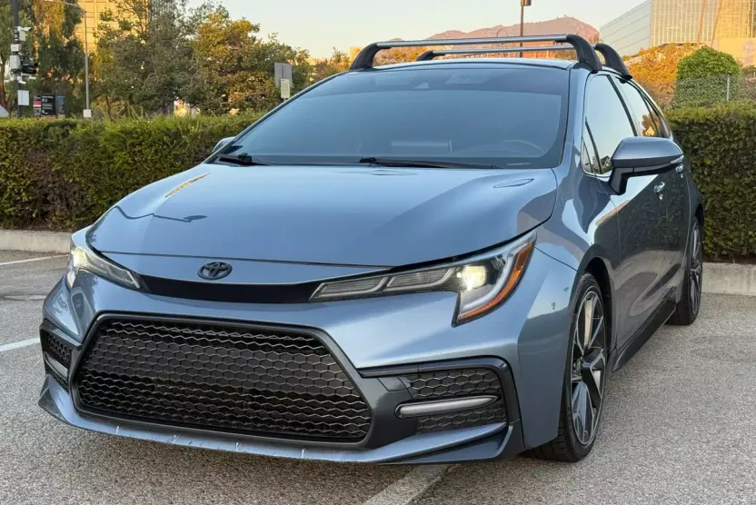 2020 Toyota Corolla SE photo 1