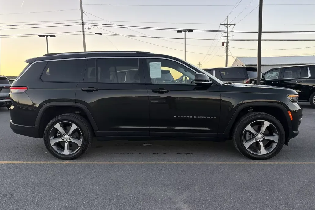 2023 Jeep Grand Cherokee Limited photo 1