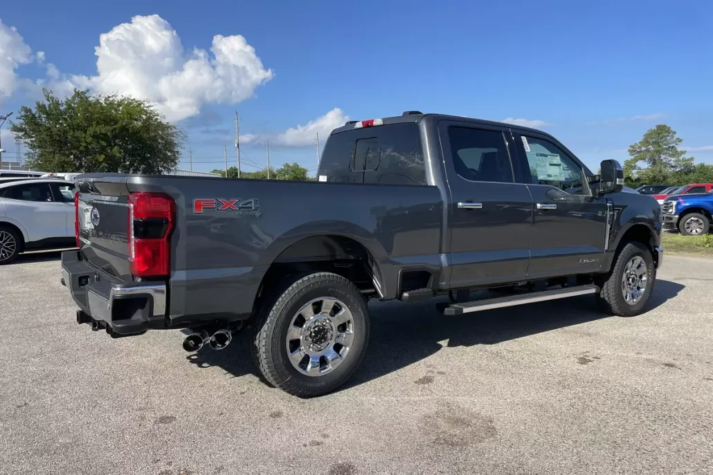 2026 Ford F-250 Lariat photo 1