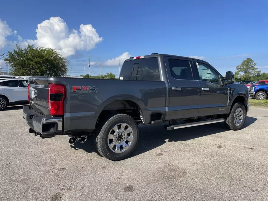 2026 Ford F-250 Lariat photo 1