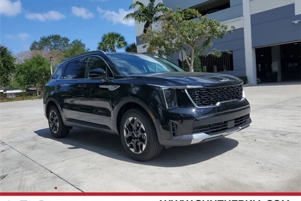 2025 Kia Sorento S photo 1