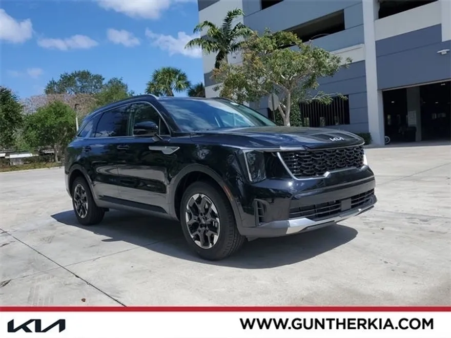 2025 Kia Sorento S photo 1