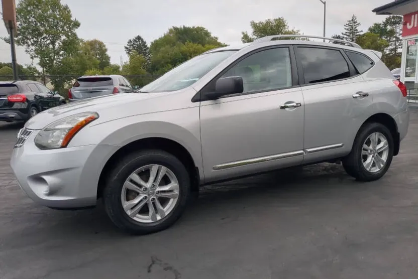 2015 Nissan Rogue Select S photo 1