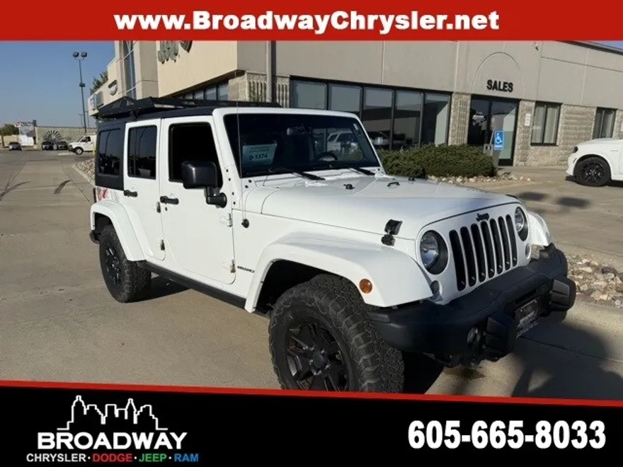 2016 Jeep Wrangler Unlimited Sahara photo 1