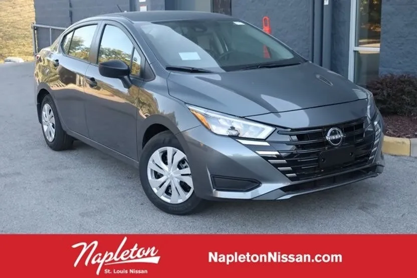2025 Nissan Versa 1.6 S photo 1