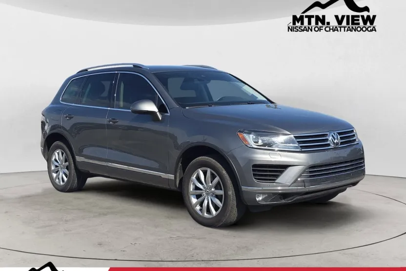 2017 Volkswagen Touareg Sport photo 1