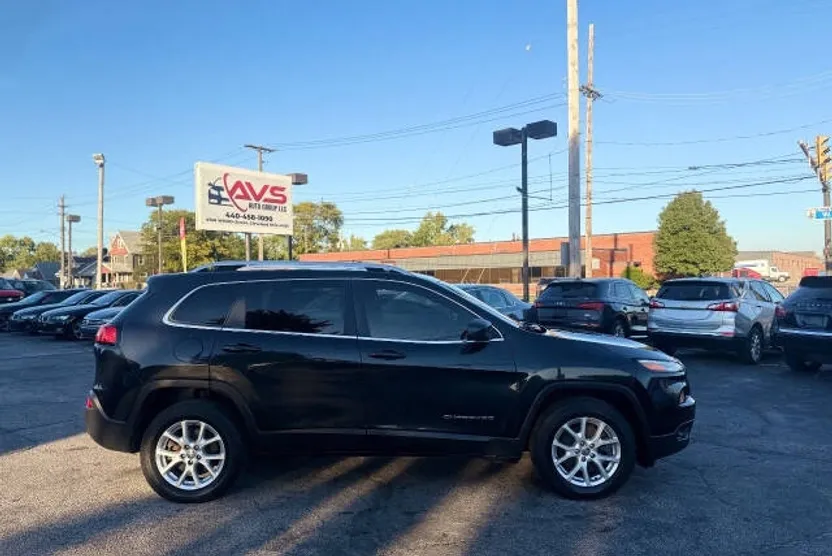 2016 Jeep Cherokee Latitude photo 1