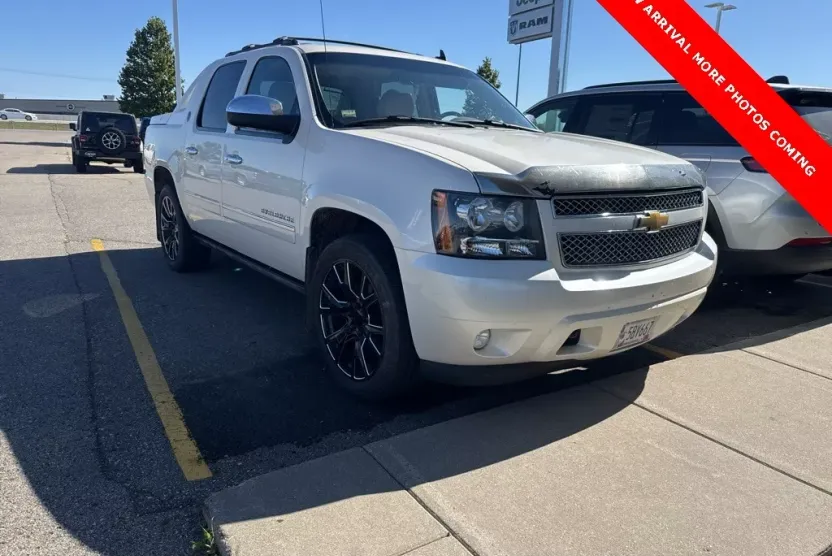 2013 Chevrolet Avalanche LTZ photo 1