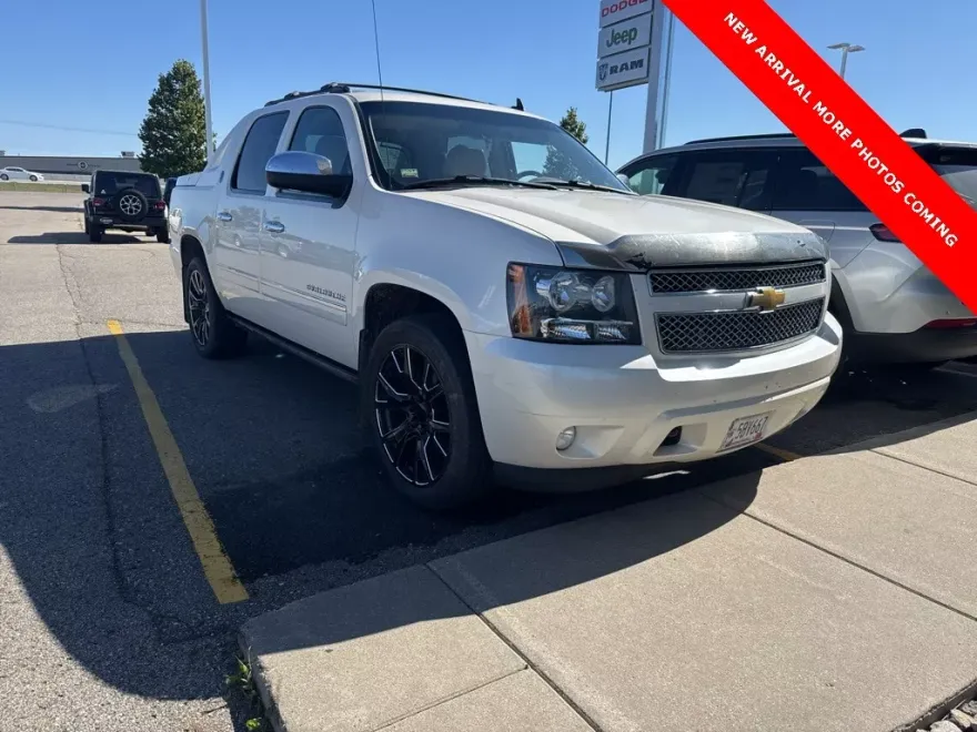 2013 Chevrolet Avalanche LTZ photo 1