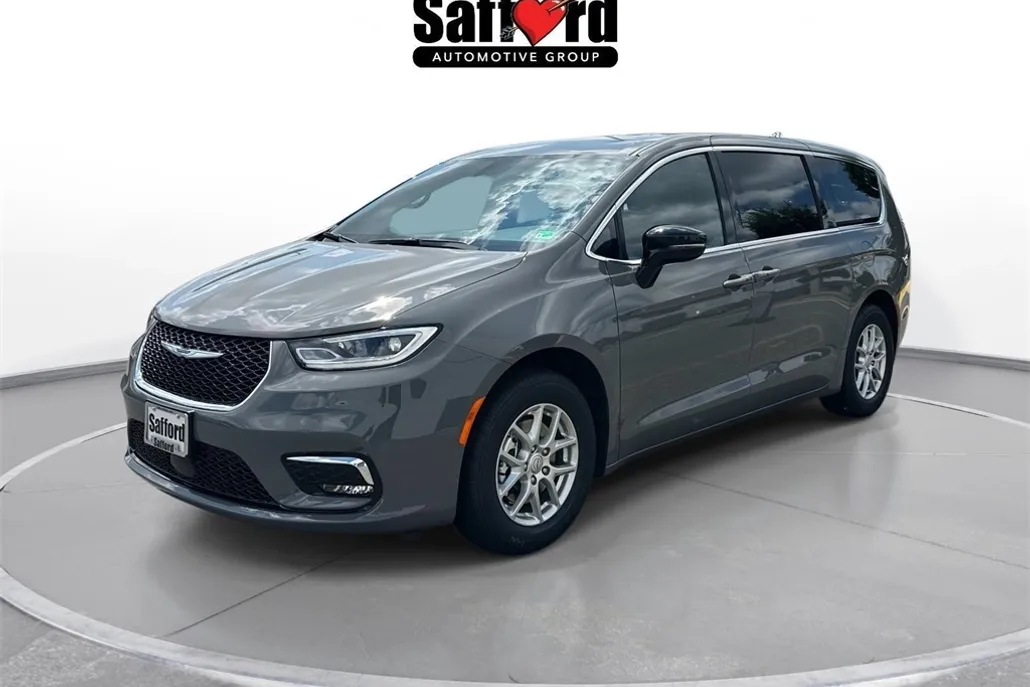 2025 Chrysler Pacifica photo 1