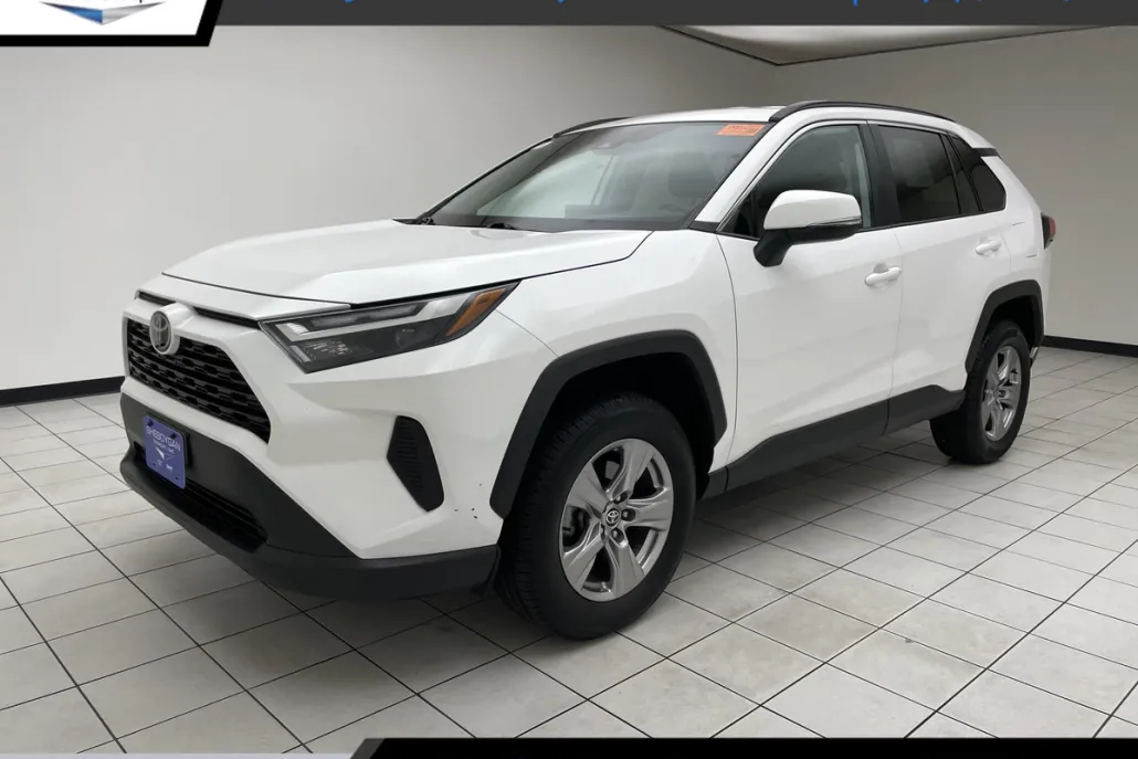 2022 Toyota RAV4 XLE photo 1