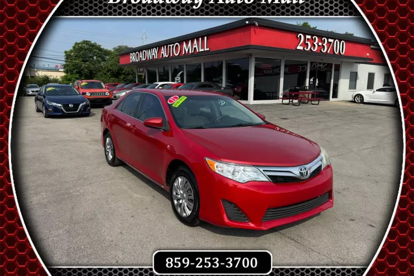 2012 Toyota Camry LE photo 1