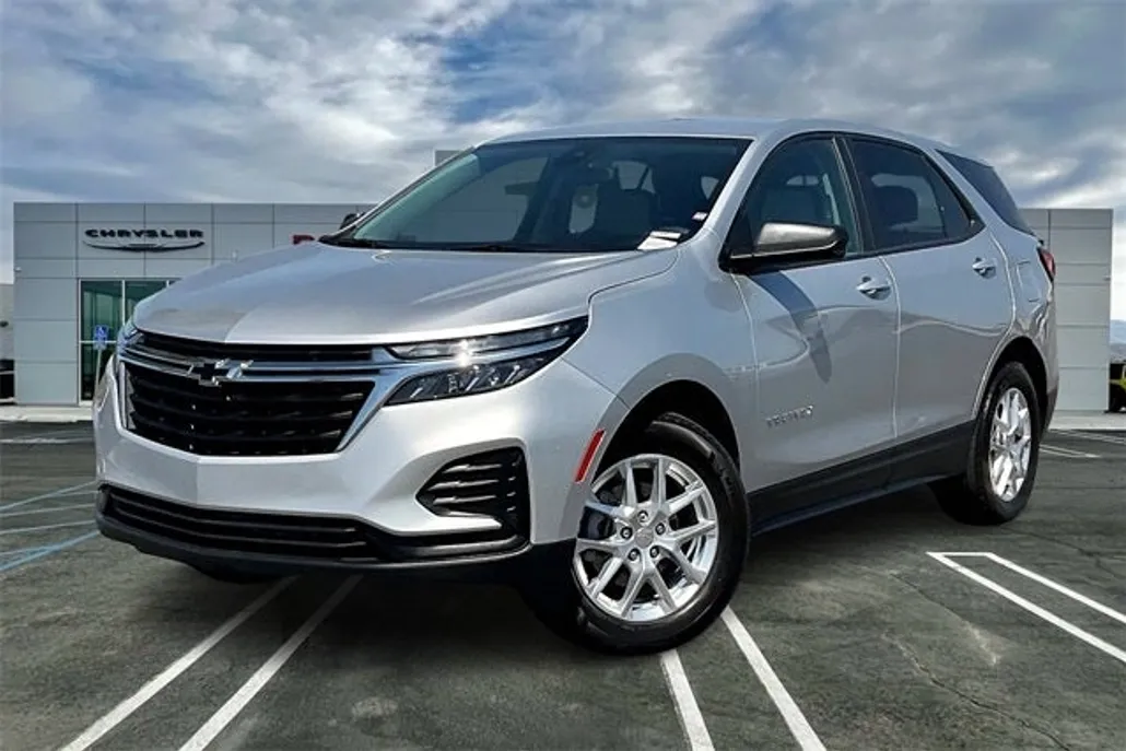 2022 Chevrolet Equinox LS photo 1