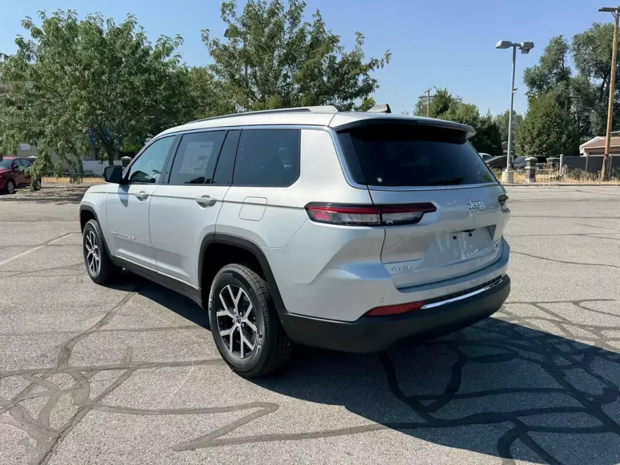 2025 Jeep Grand Cherokee Limited photo 1