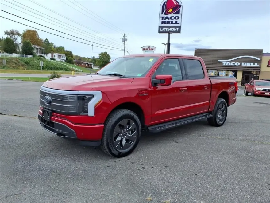 2023 Ford F-150 Lightning Lariat photo 1