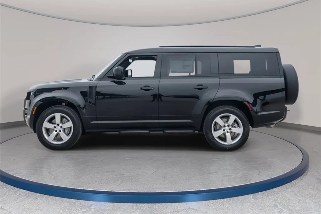 2025 Land Rover Defender 130 X-Dynamic SE photo 1