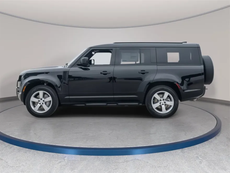 2025 Land Rover Defender 130 X-Dynamic SE photo 1