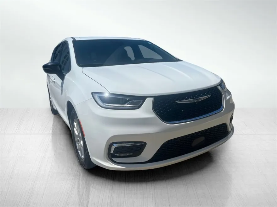 2024 Chrysler Pacifica Touring photo 1