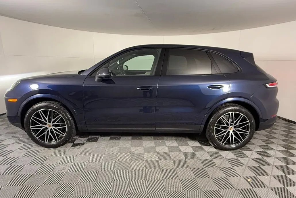 2025 Porsche Cayenne photo 1