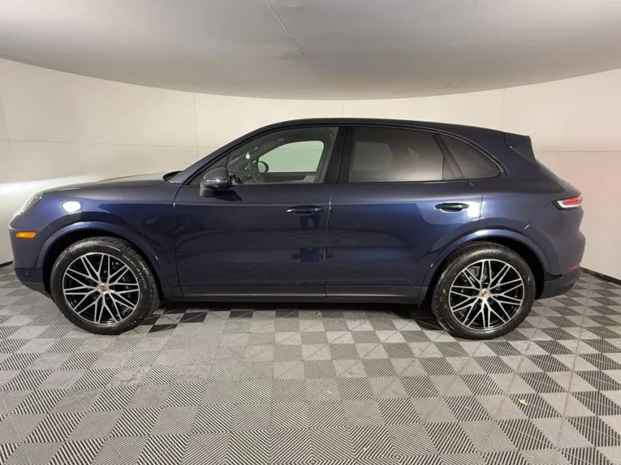 2025 Porsche Cayenne photo 1