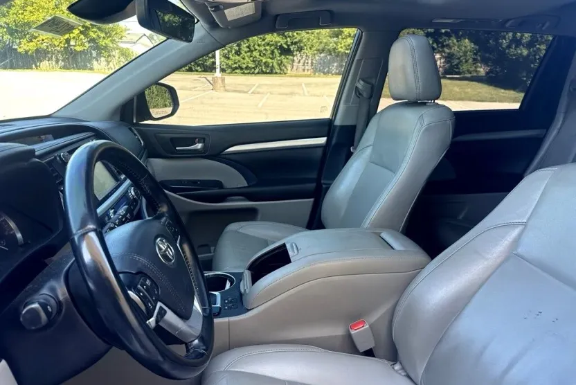 2019 Toyota Highlander XLE photo 1