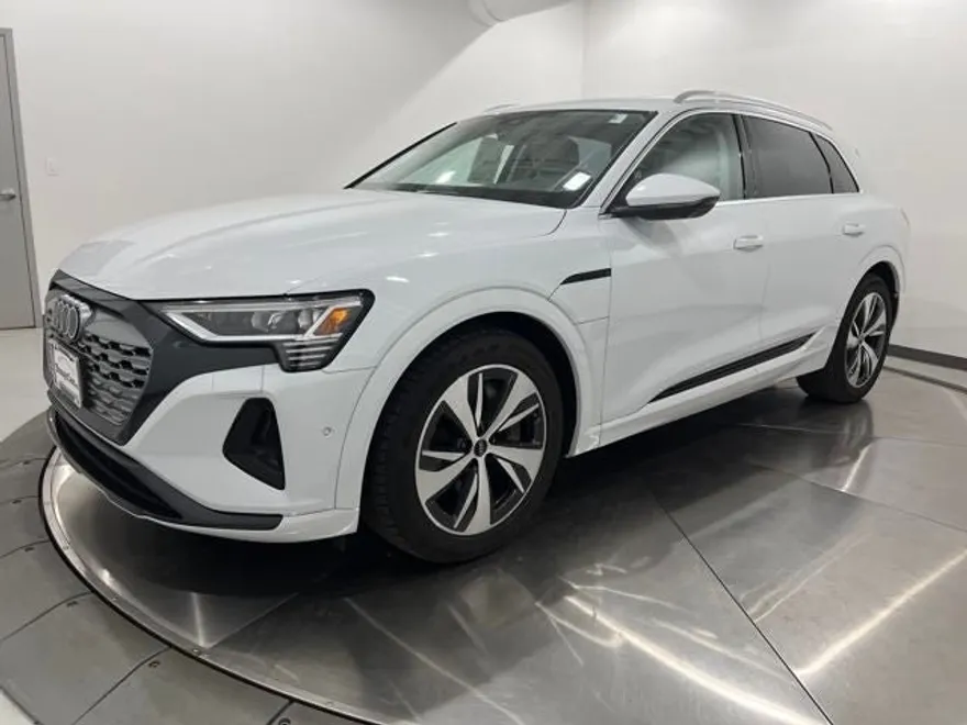 2024 Audi Q8 E-tron Premium Plus photo 1