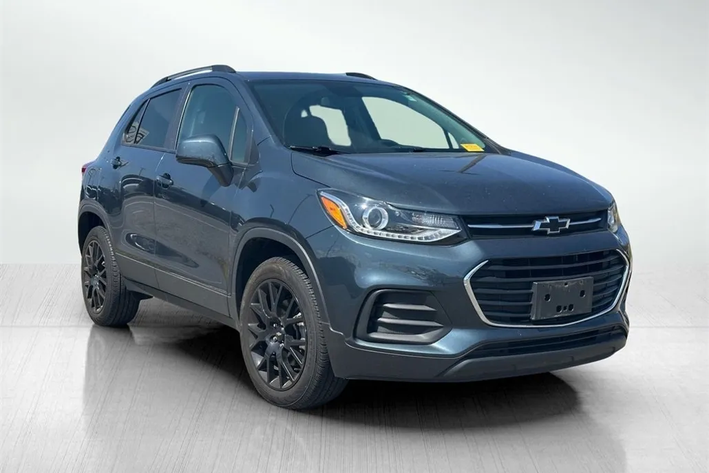 2022 Chevrolet Trax LT photo 1
