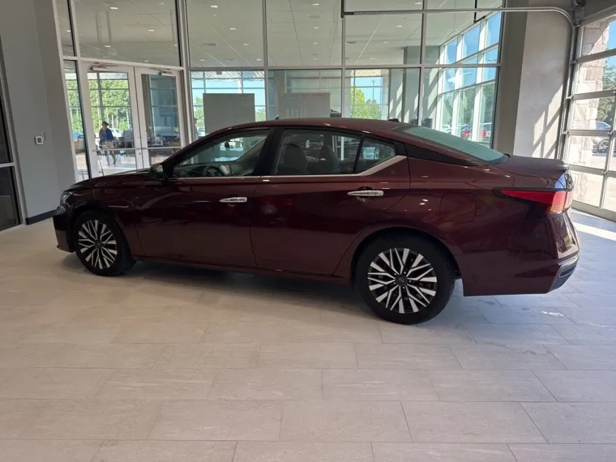 2024 Nissan Altima 2.5 SV photo 1