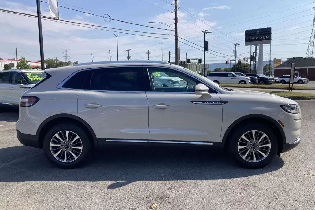2022 Lincoln Nautilus Standard photo 1